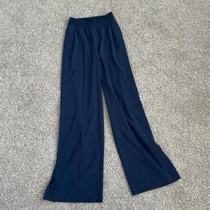 Lululemon pants. Never worn